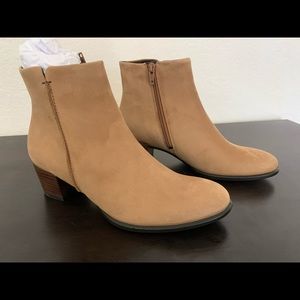 Brand new Ecco suede booties 6.5